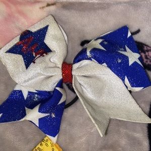 Cheer bow